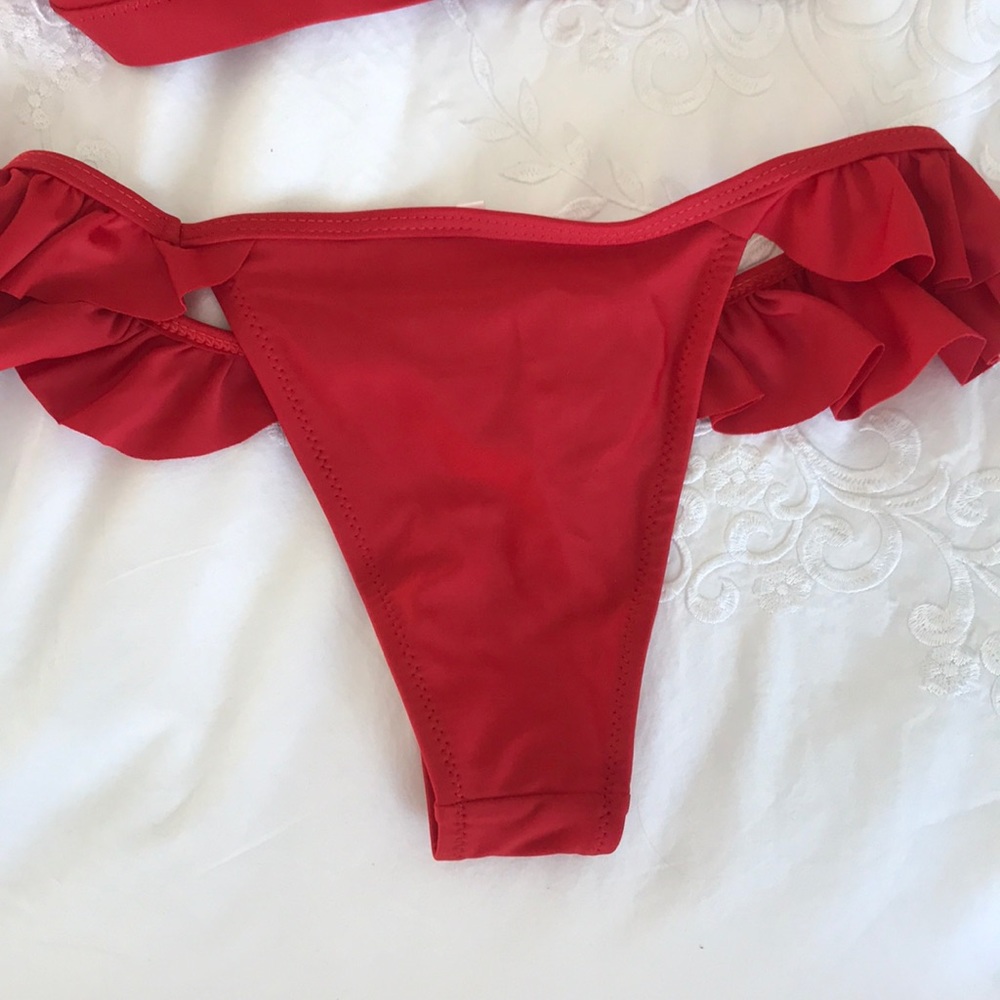 Red bikini set - Picture 3 of 4